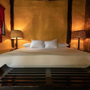 Zimmer mit Kingsize-Bett